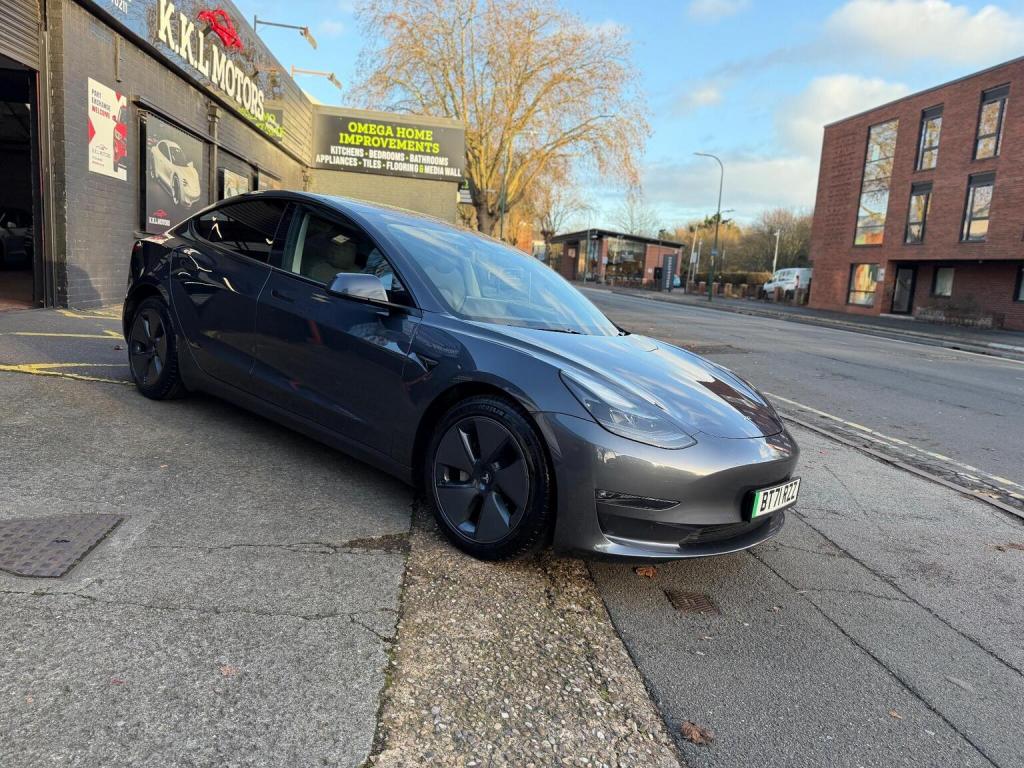 TESLA MODEL 3