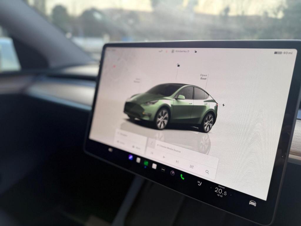 TESLA MODEL Y