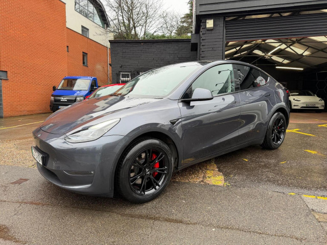 TESLA MODEL Y