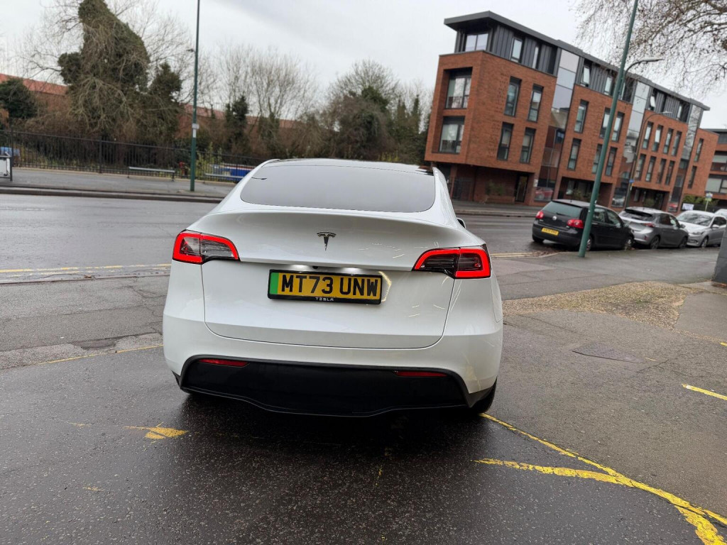 TESLA MODEL Y