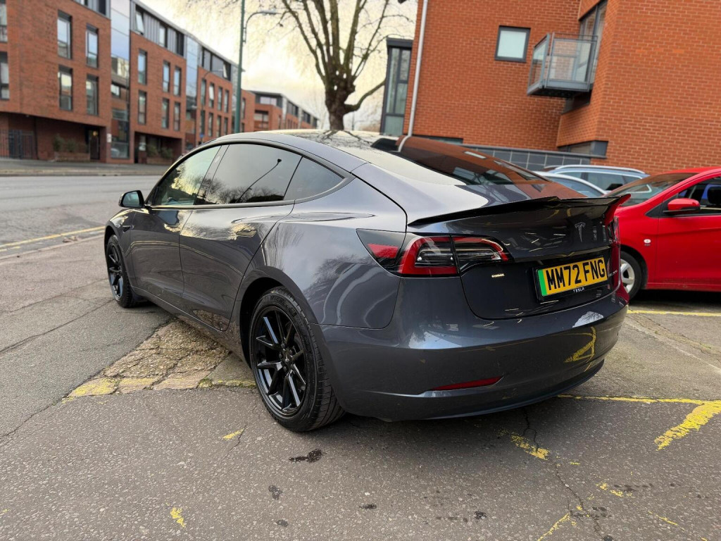 TESLA MODEL 3
