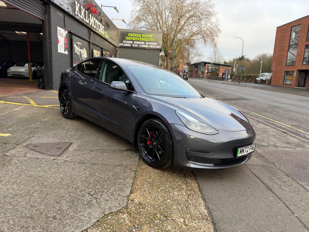 TESLA MODEL 3