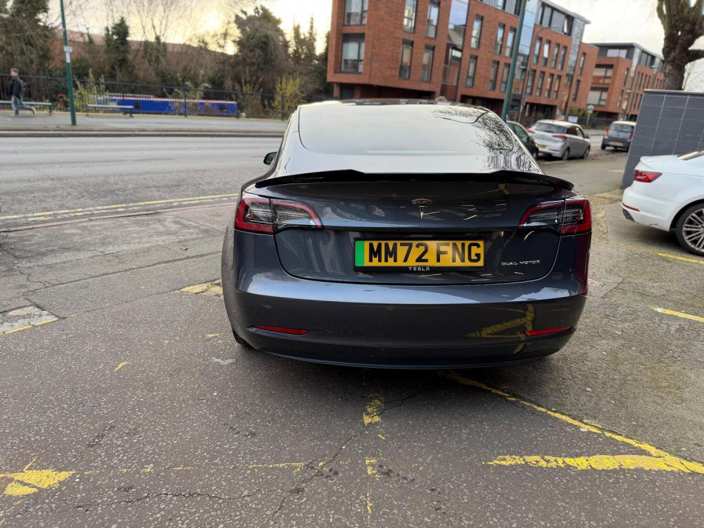 TESLA MODEL 3