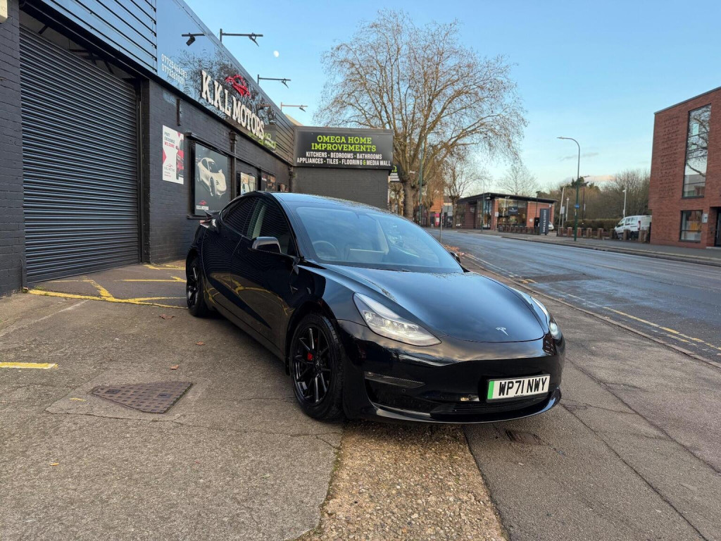 TESLA MODEL 3