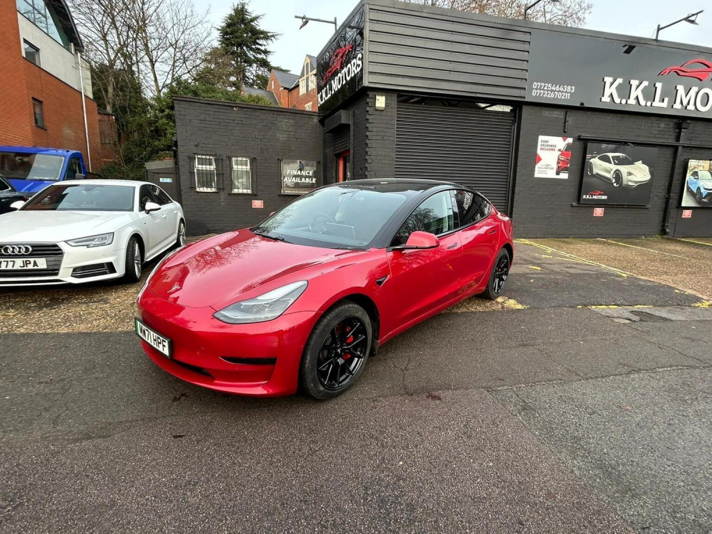 TESLA MODEL 3