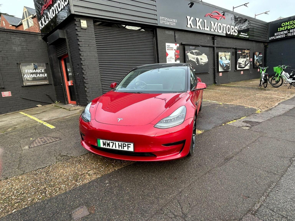 TESLA MODEL 3