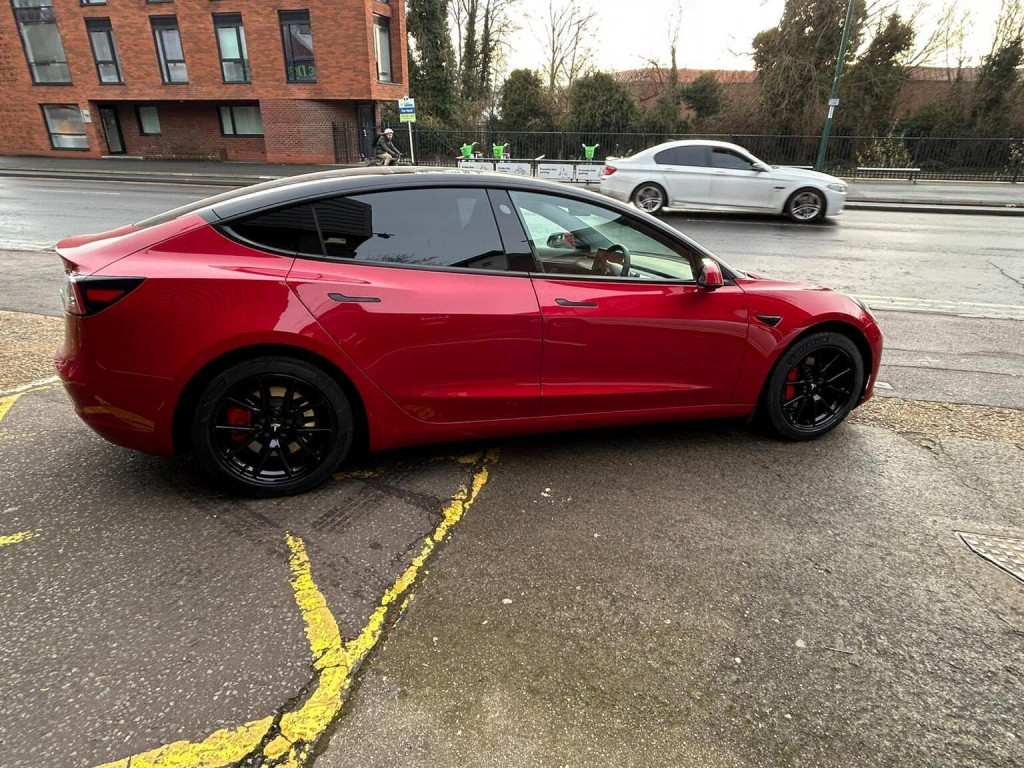 TESLA MODEL 3