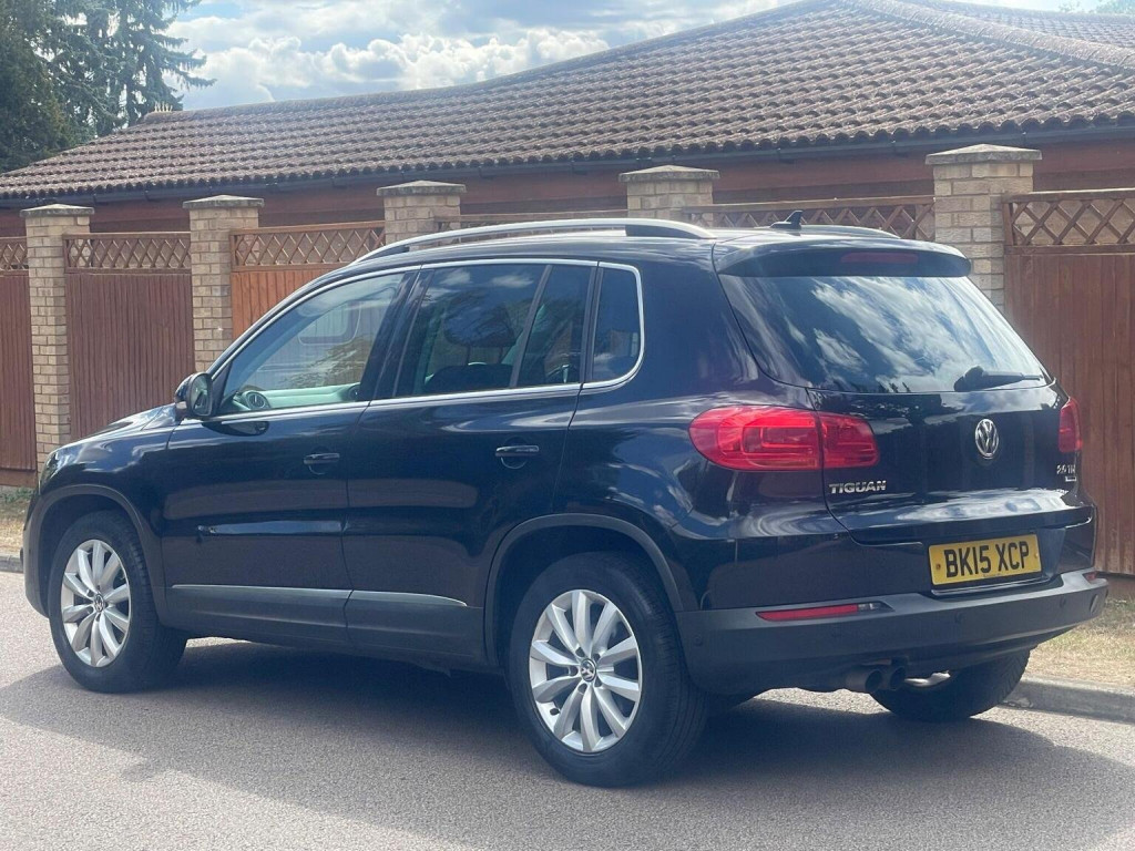 VOLKSWAGEN TIGUAN