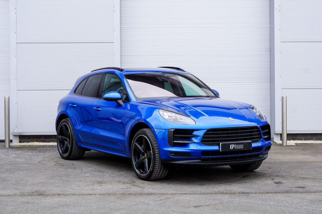 PORSCHE MACAN