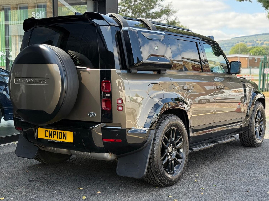 LAND ROVER DEFENDER 110