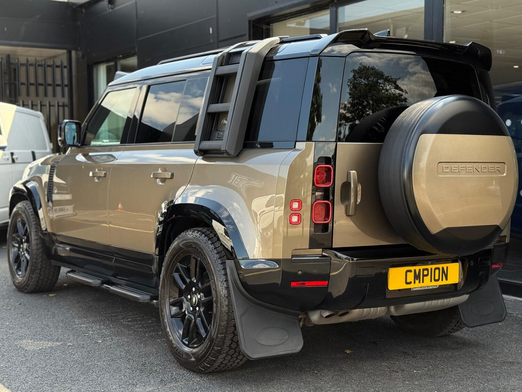 LAND ROVER DEFENDER 110