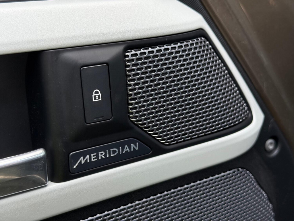 LAND ROVER DEFENDER 110