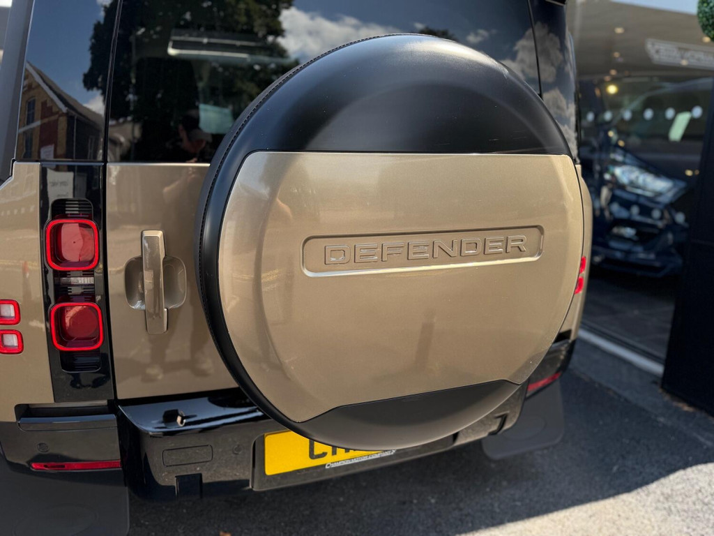 LAND ROVER DEFENDER 110