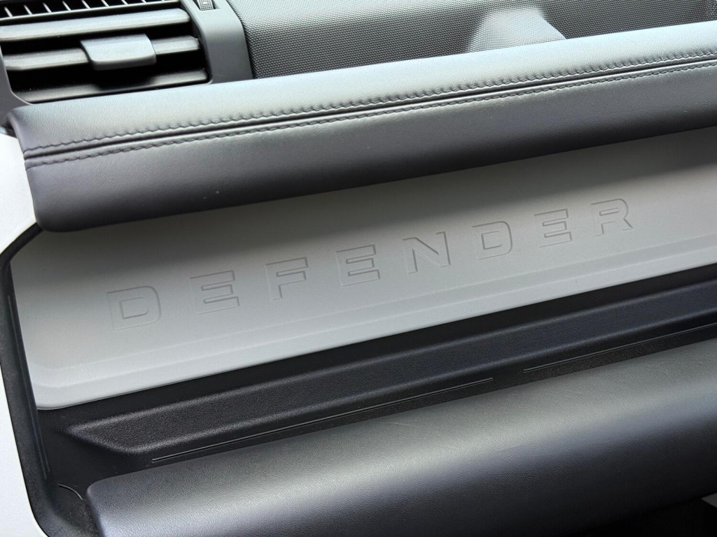 LAND ROVER DEFENDER 110