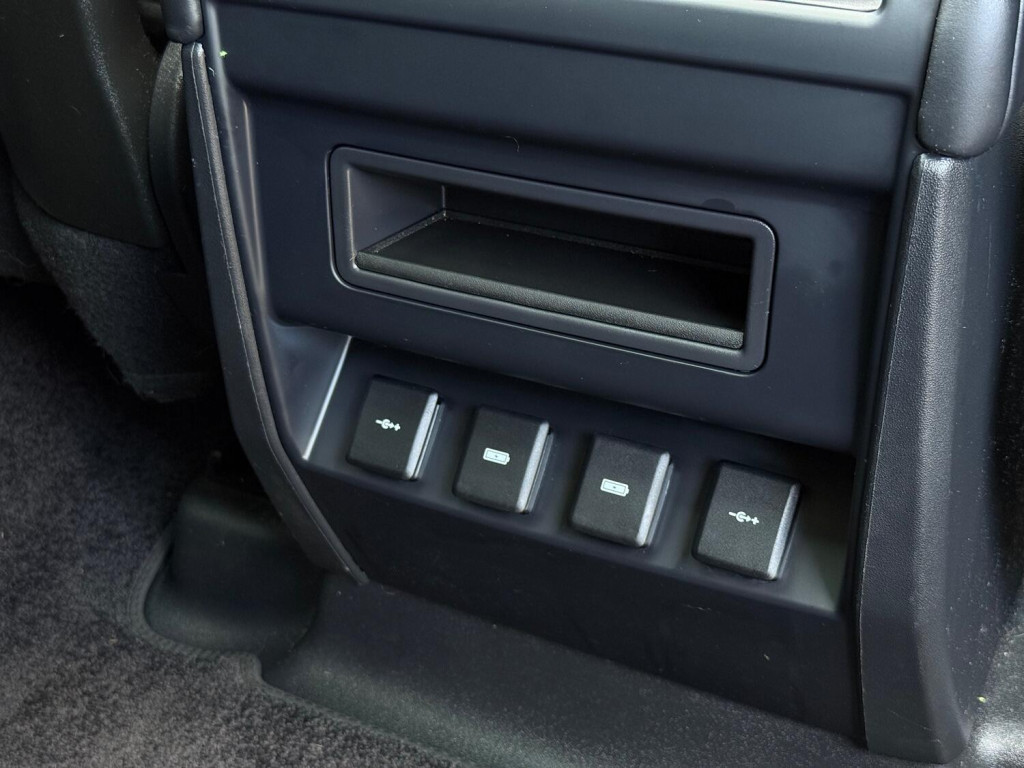 LAND ROVER DEFENDER 110