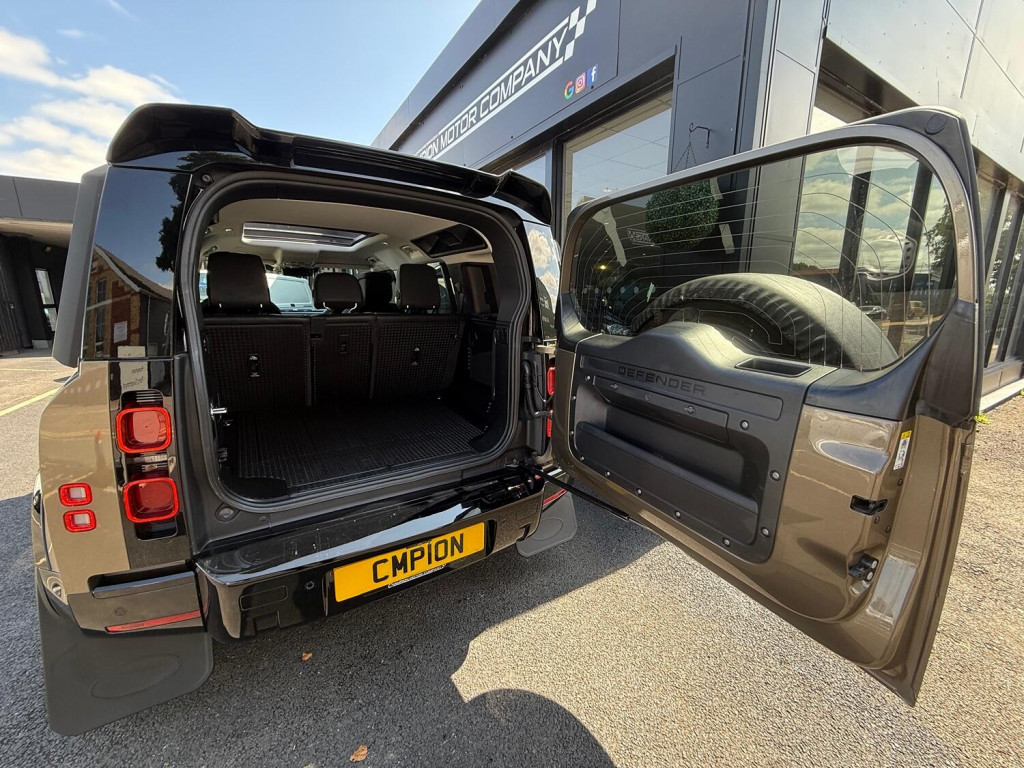 LAND ROVER DEFENDER 110