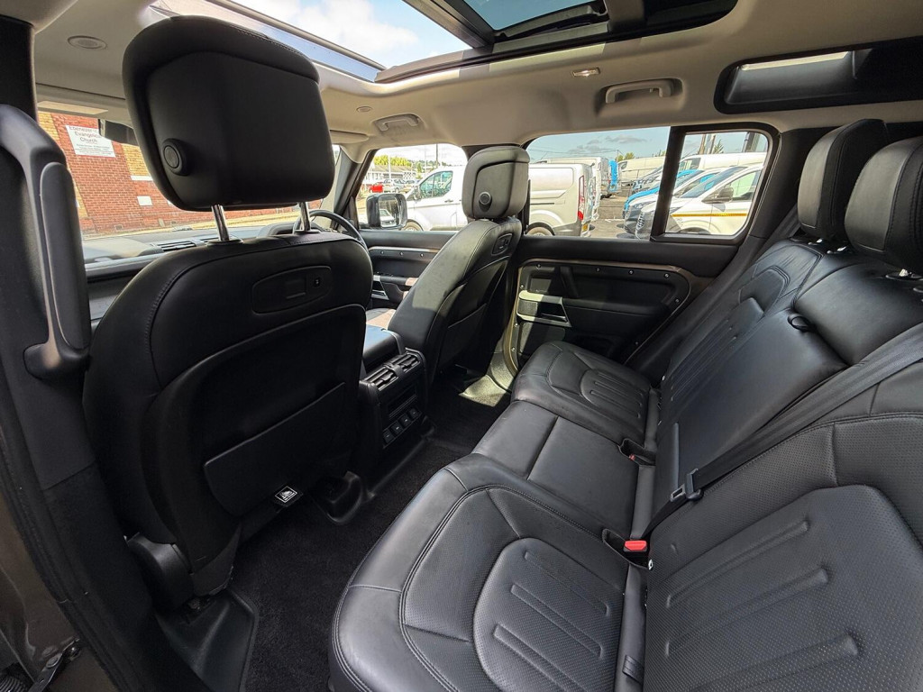 LAND ROVER DEFENDER 110