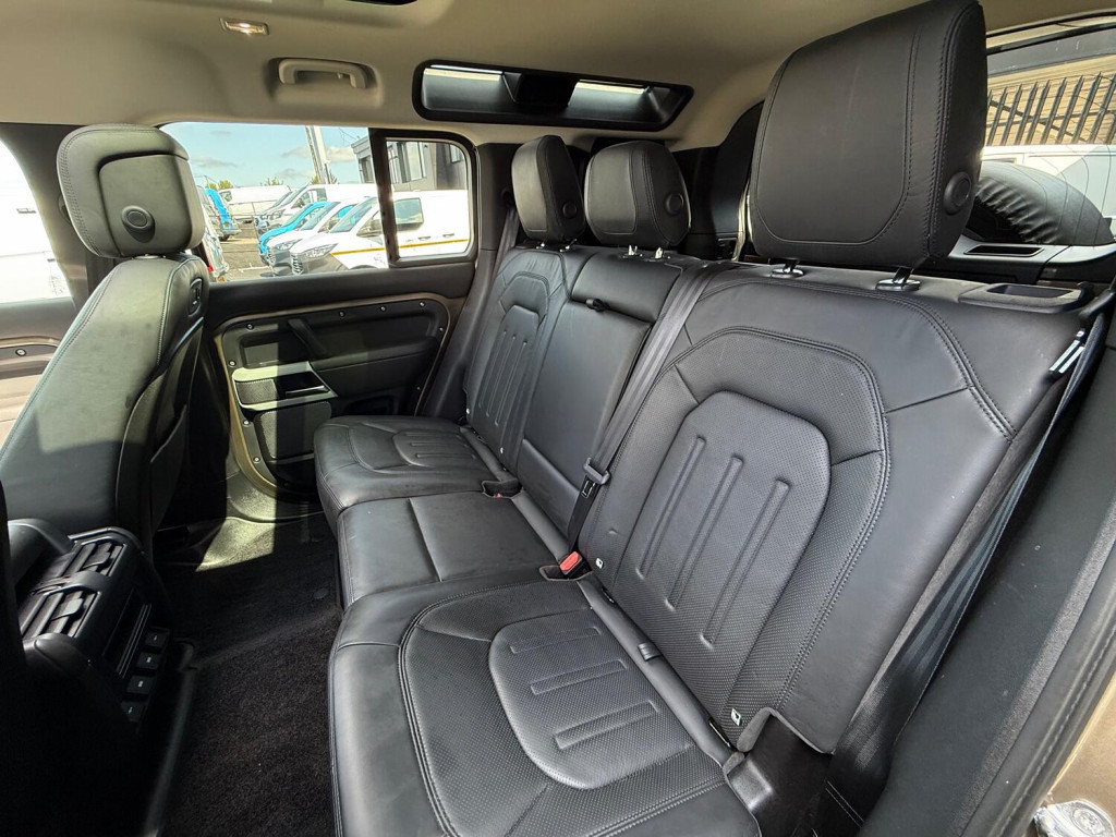 LAND ROVER DEFENDER 110