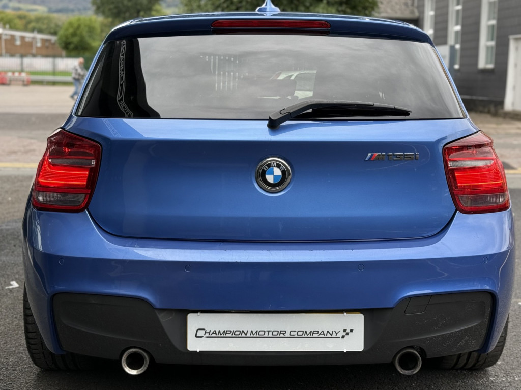 BMW 1 SERIES