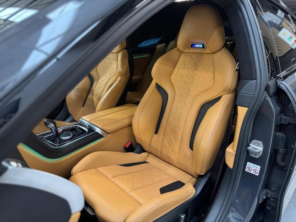 BMW M8 GRAN COUPE