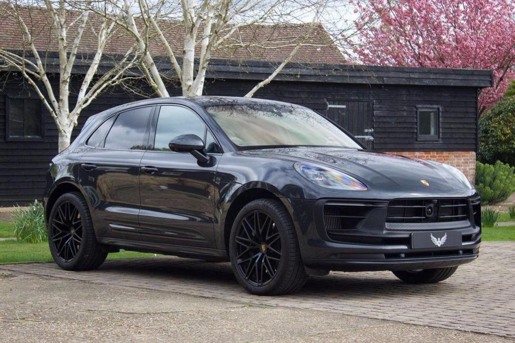 PORSCHE MACAN