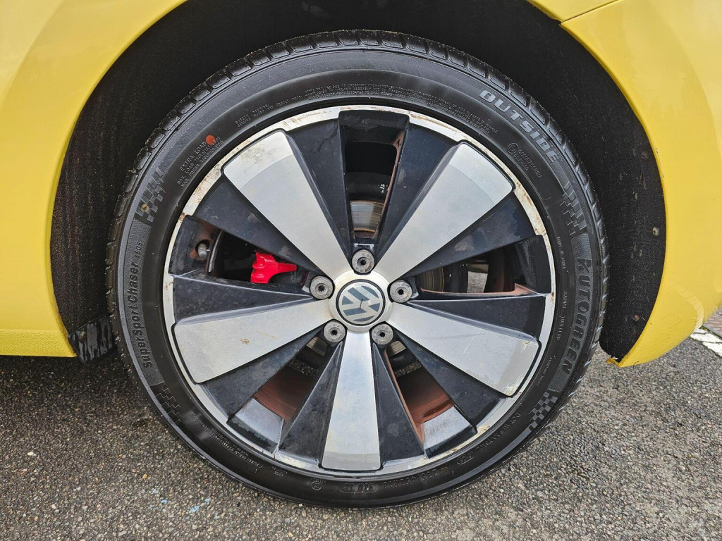 VOLKSWAGEN BEETLE
