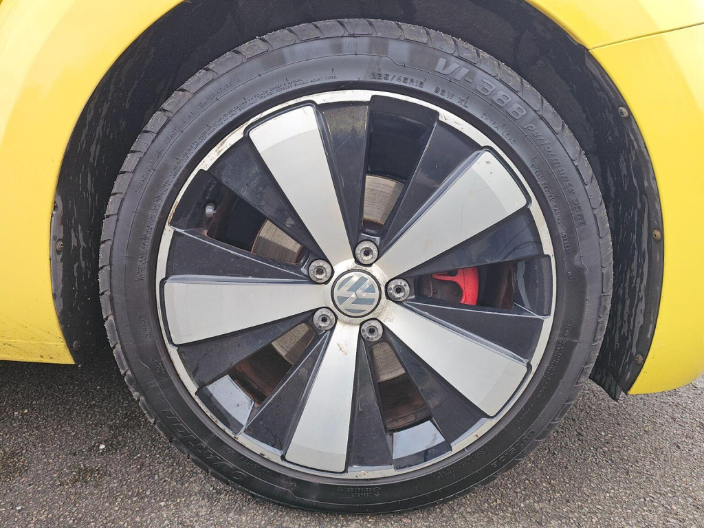 VOLKSWAGEN BEETLE