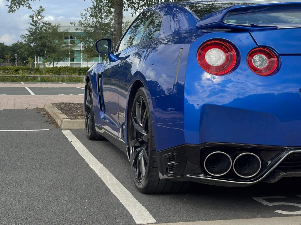 NISSAN GT-R