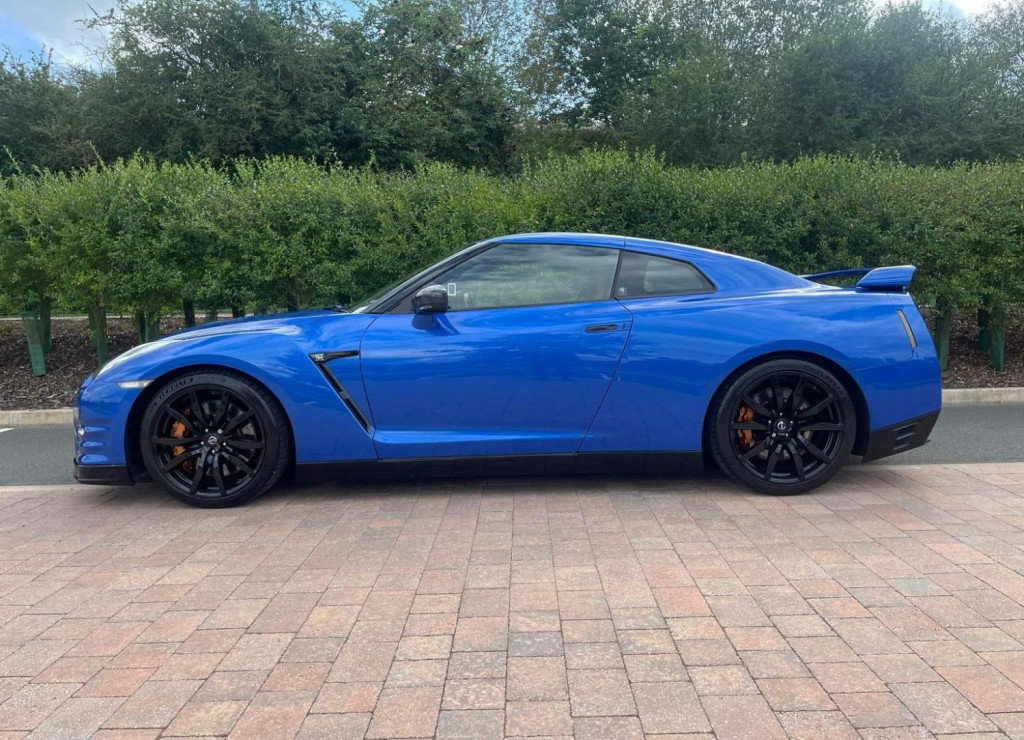 NISSAN GT-R