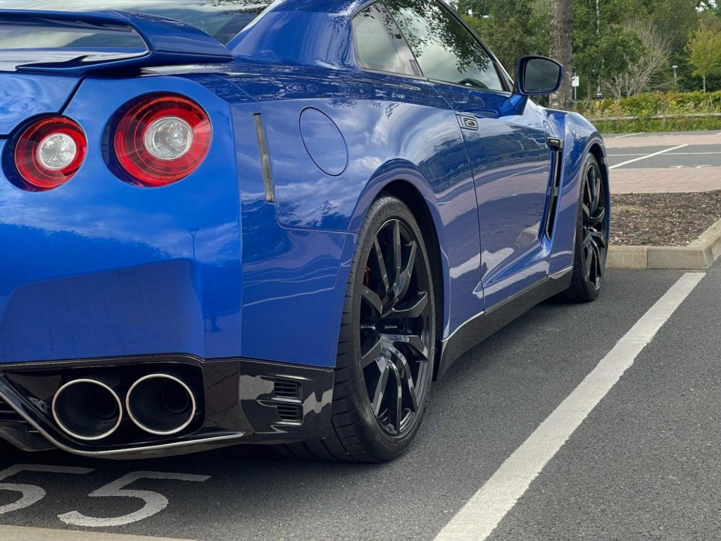 NISSAN GT-R