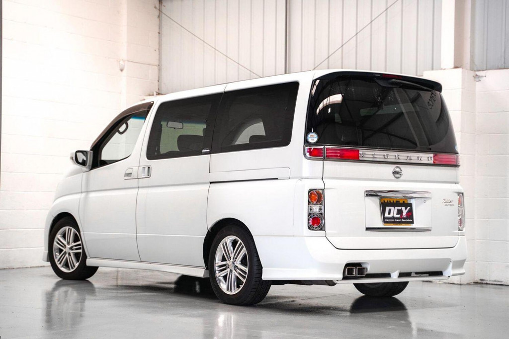 NISSAN ELGRAND
