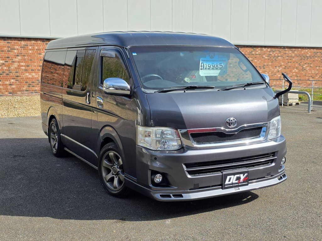 TOYOTA HIACE