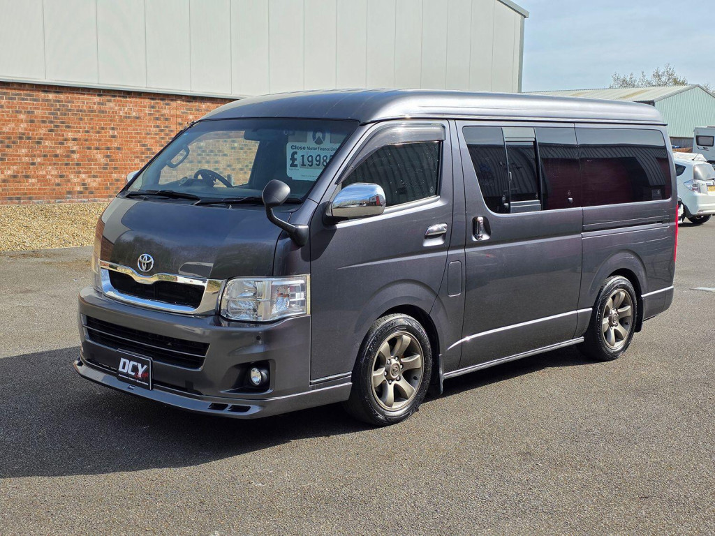 TOYOTA HIACE