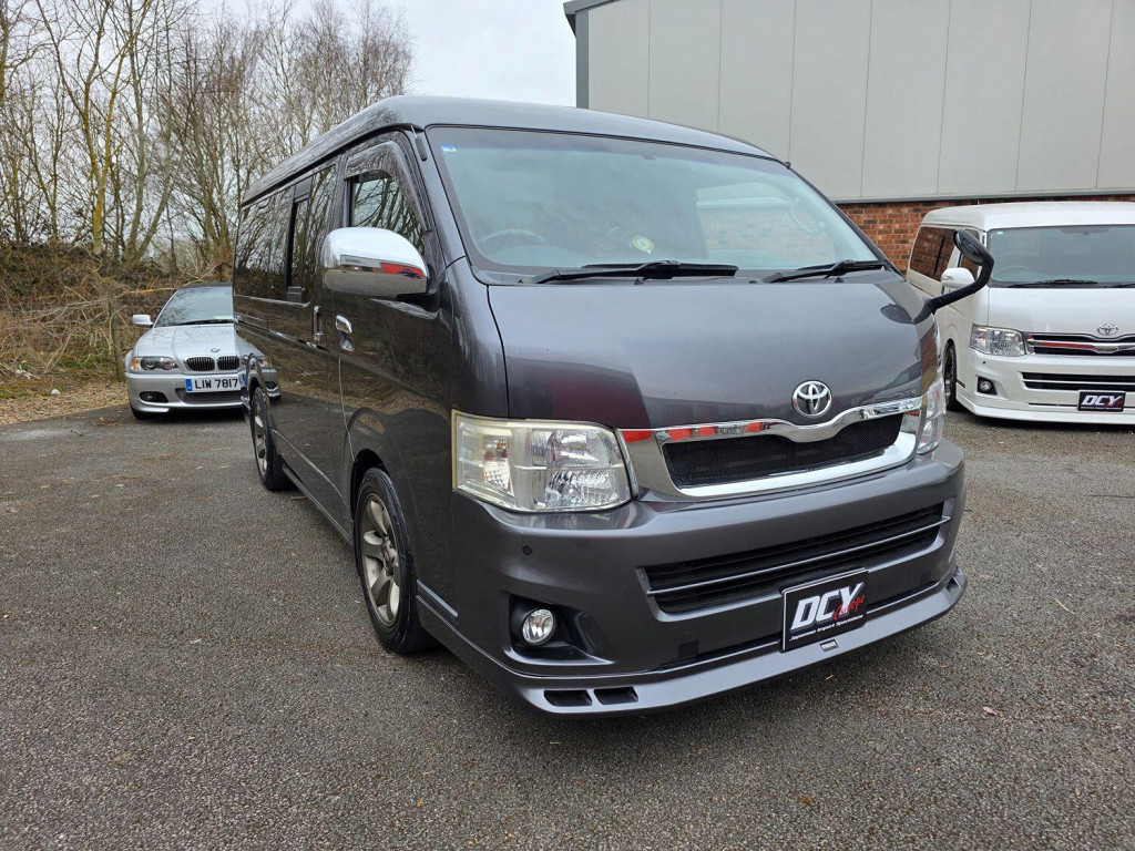 TOYOTA HIACE