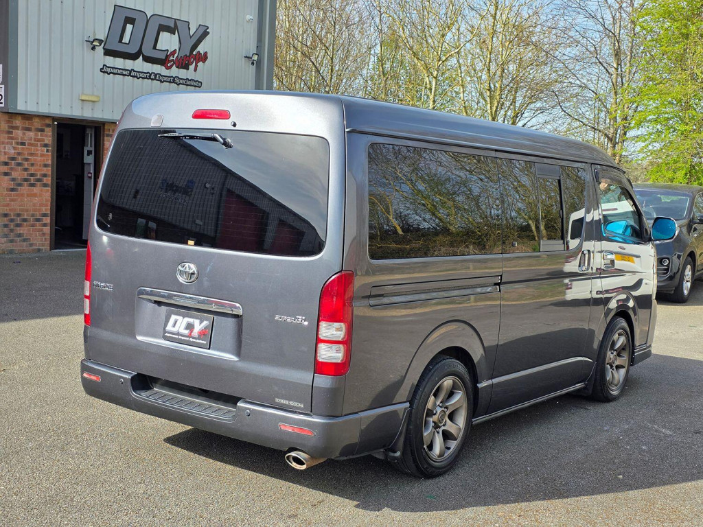 TOYOTA HIACE