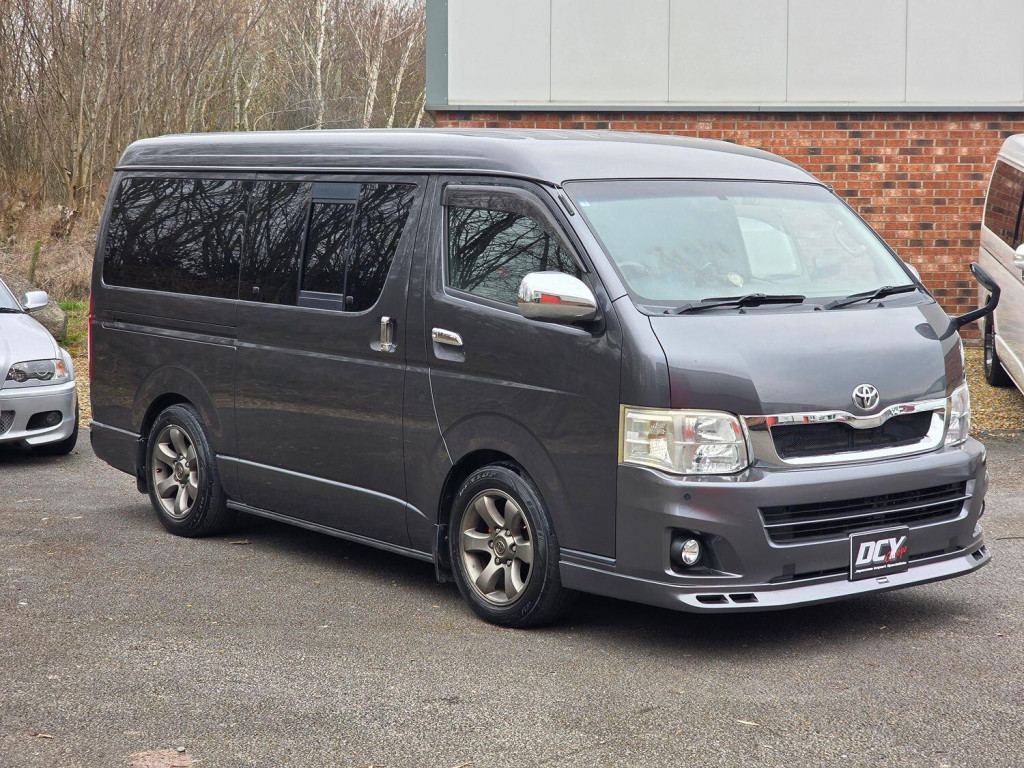 TOYOTA HIACE