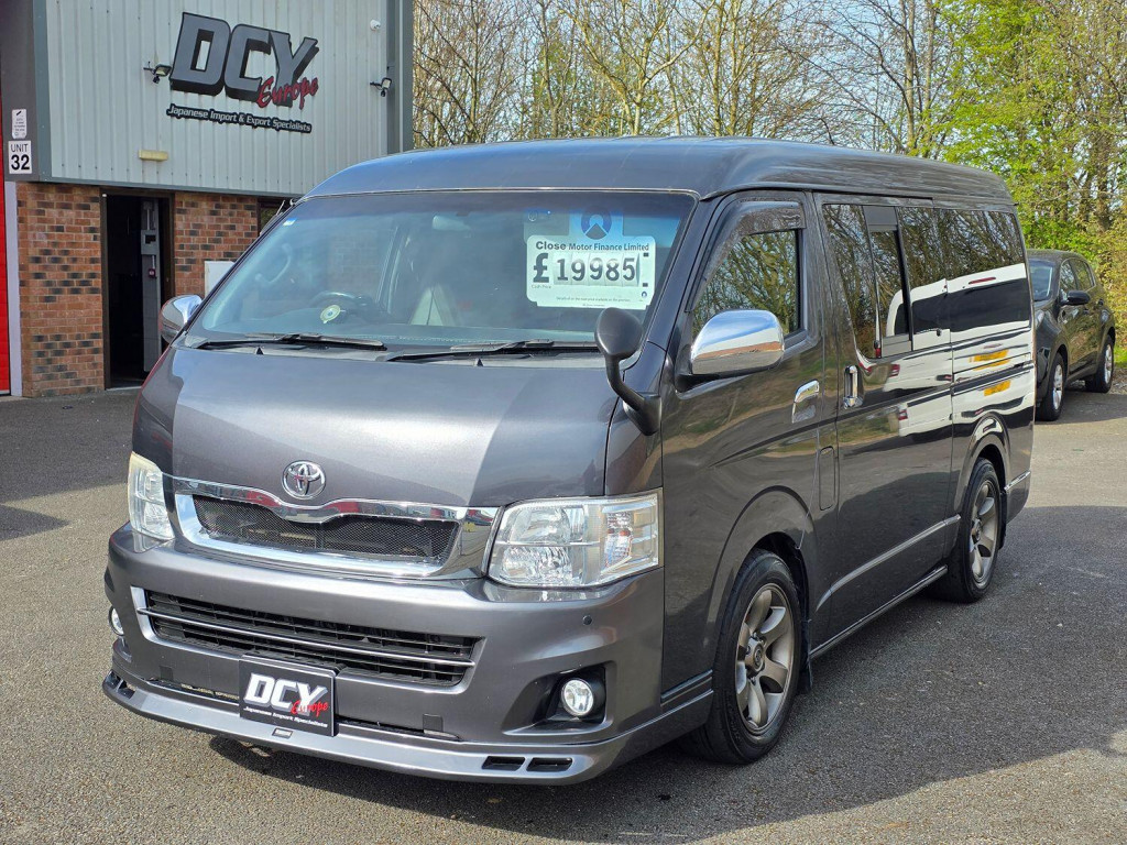 TOYOTA HIACE