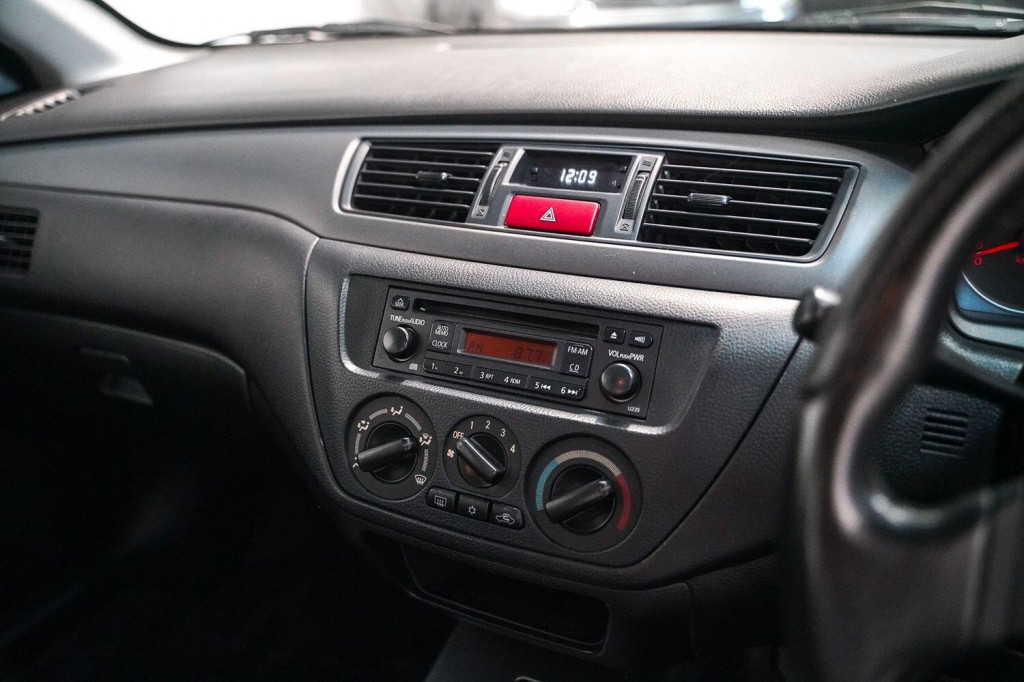 MITSUBISHI LANCER
