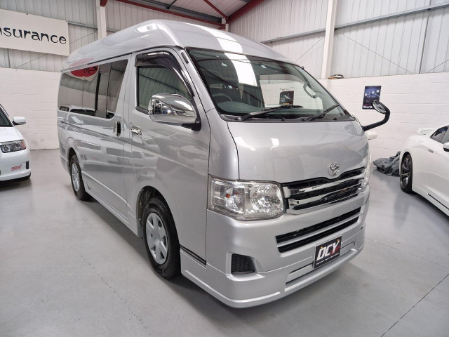 TOYOTA HIACE