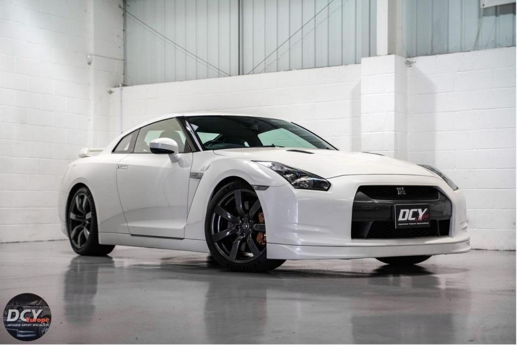 NISSAN GT-R