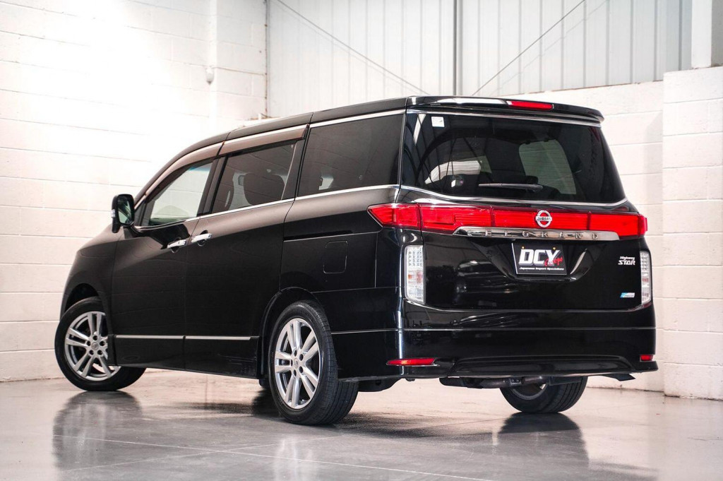 NISSAN ELGRAND