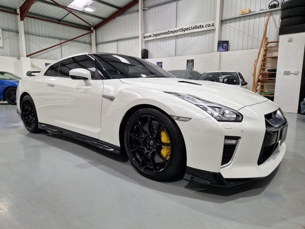 NISSAN GT-R