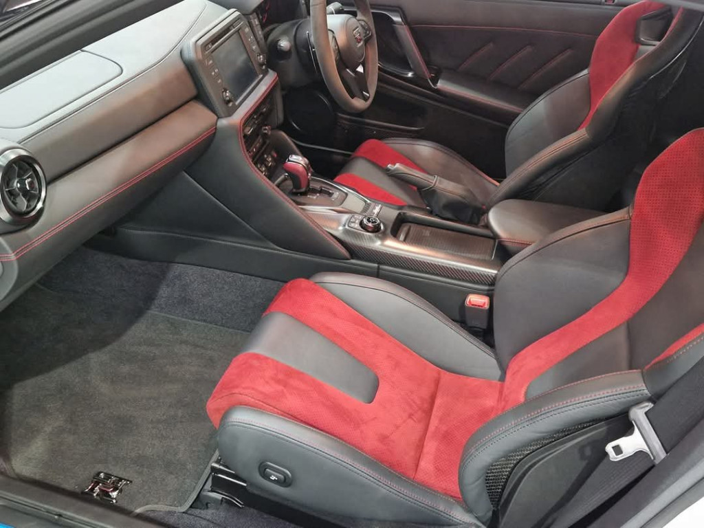 NISSAN GT-R