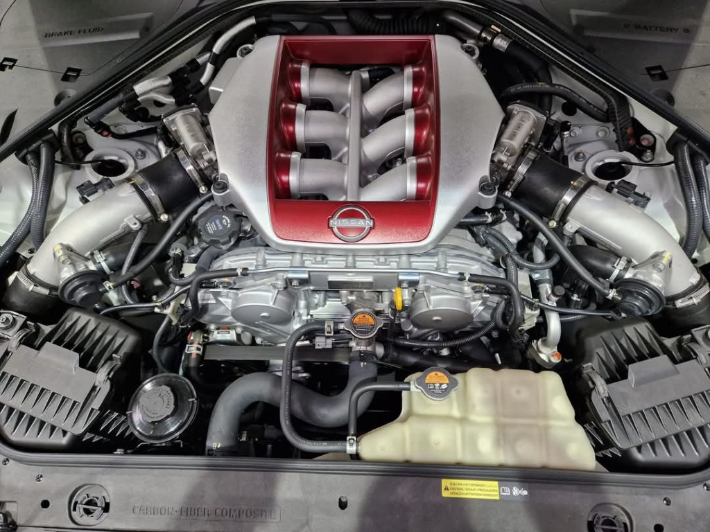 NISSAN GT-R