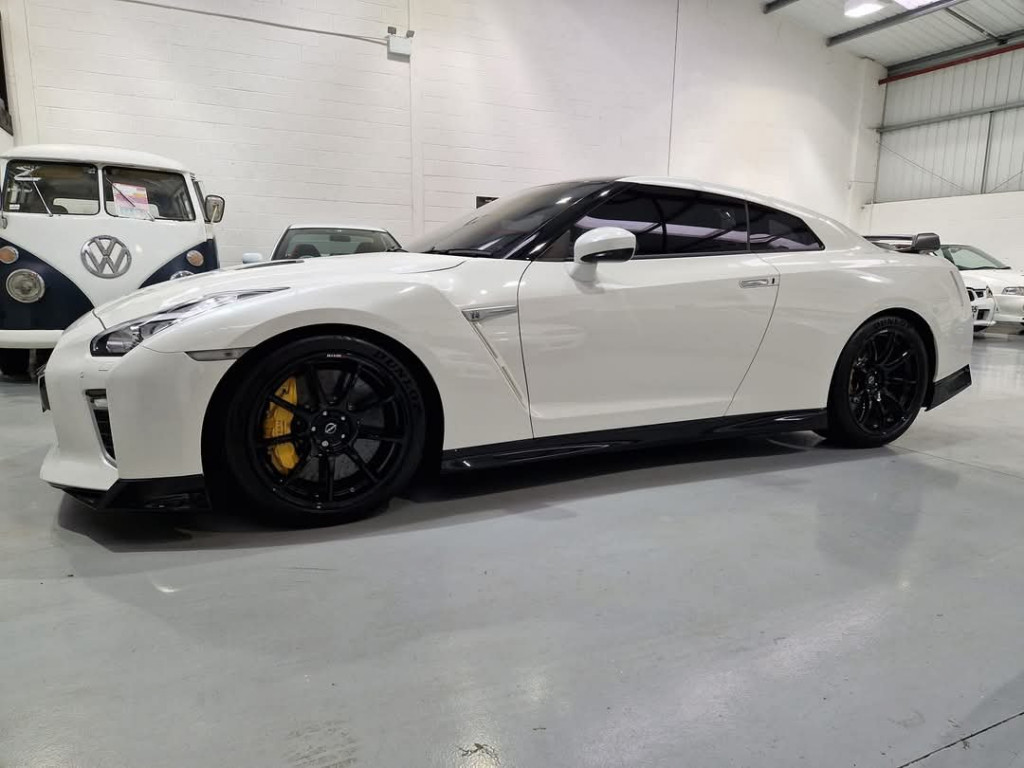 NISSAN GT-R