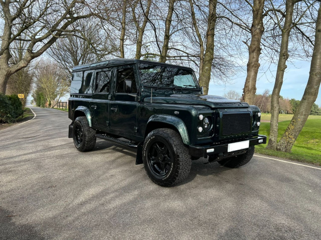 LAND ROVER DEFENDER 110