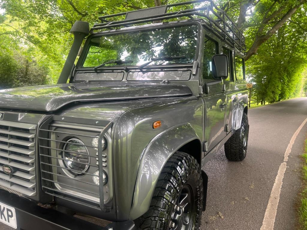 LAND ROVER DEFENDER