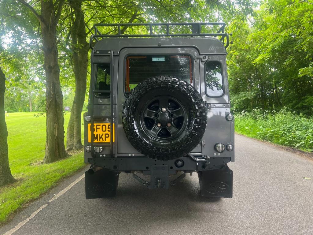 LAND ROVER DEFENDER