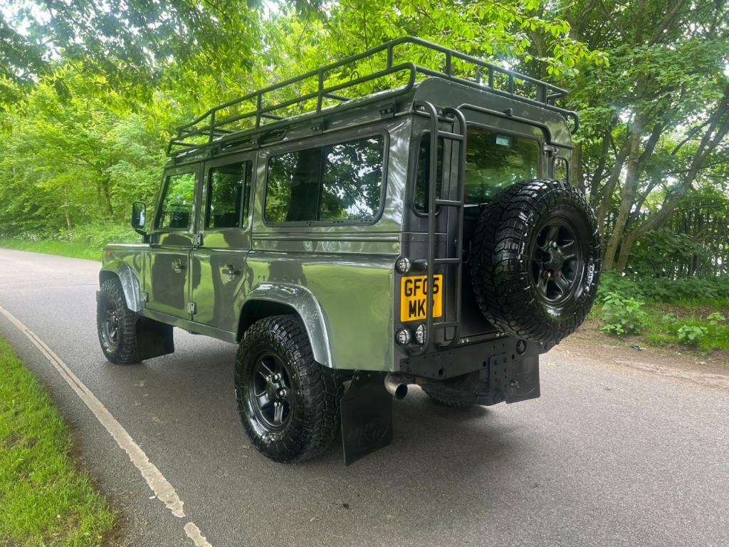 LAND ROVER DEFENDER