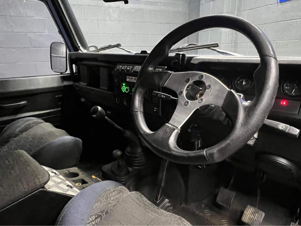 LAND ROVER DEFENDER 90